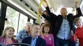 Mauricio Macri y Guillermo Dietrich en colectivo Mauricio Macri y Guillermo Dietrich en colectivo
