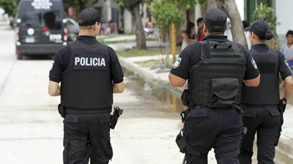 Descubrieron a dos policías teniendo sexo en el patrullero
