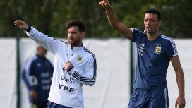 Lionel Messi y Lionel Scaloni durante un entrenamiento del ciclo Sampaoli Lionel Messi y Lionel Scaloni durante un entrenamiento del ciclo Sampaoli