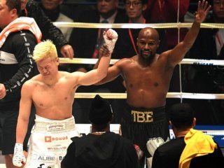 volvio mayweather: llego tarde, dejo llorando a su rival y bailo arriba del ring volvio mayweather: llego tarde, dejo llorando a su rival y bailo arriba del ring
