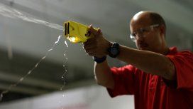 Macri vuelve a la carga por las pistolas Taser y busca llevarlas a todo el país Macri vuelve a la carga por las pistolas Taser y busca llevarlas a todo el país