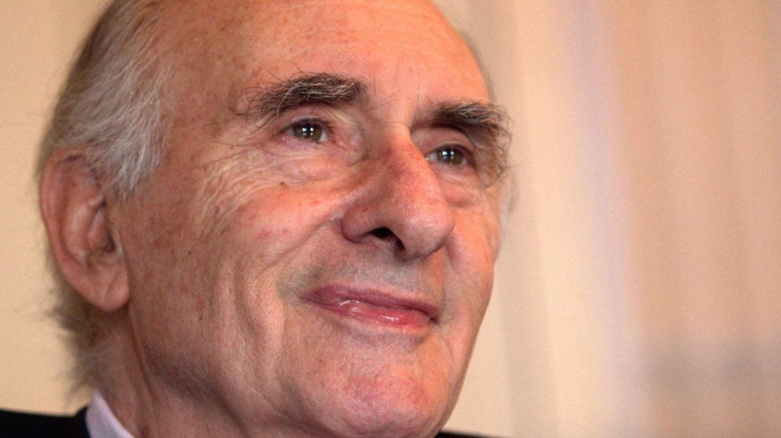 Fernando De la Rúa evoluciona lenta y favorablemente Fernando De la Rúa evoluciona lenta y favorablemente