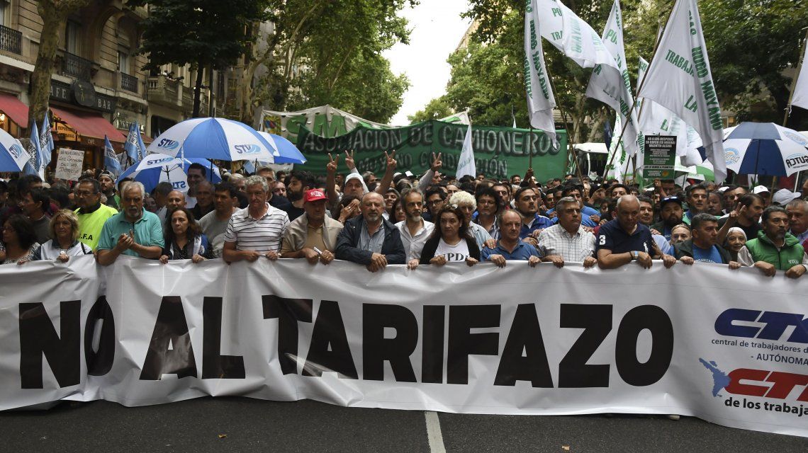 Multitudinaria marcha de antorchas: Debemos aunar esfuerzos para dar marcha atrás con estos aumentos