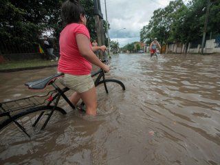 ¿cual es el fenomeno regional que causa las inundaciones y seguira castigando al litoral? ¿cual es el fenomeno regional que causa las inundaciones y seguira castigando al litoral?