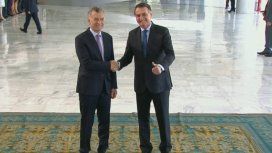 Bolsonaro recibió a Macri con un abrazo y se reunieron en Brasilia Bolsonaro recibió a Macri con un abrazo y se reunieron en Brasilia