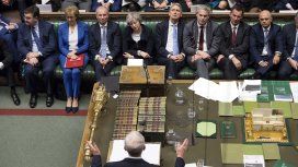 Tensión por el Brexit: Theresa May superó la moción de censura y seguirá en su cargo Tensión por el Brexit: Theresa May superó la moción de censura y seguirá en su cargo
