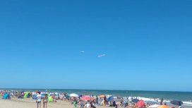 No se toman vacaciones: el particular festejo con un avioneta de unos hinchas de River en Villa Gesell No se toman vacaciones: el particular festejo con un avioneta de unos hinchas de River en Villa Gesell