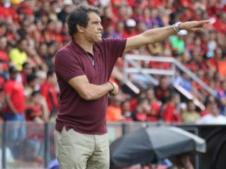 nunca visto: un alcanzapelotas le robo el celular a un dt en pleno partido...¡y lo descubrieron! nunca visto: un alcanzapelotas le robo el celular a un dt en pleno partido...¡y lo descubrieron!