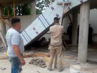 un muerto y dos heridos por un derrumbe en una construccion en munro un muerto y dos heridos por un derrumbe en una construccion en munro
