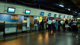 Demoras en Ezeiza y Aeroparque por una asamblea de pilotos Demoras en Ezeiza y Aeroparque por una asamblea de pilotos