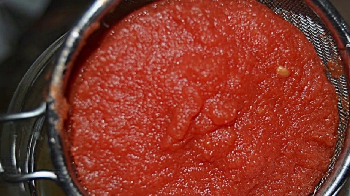 La Anmat prohibió una conserva de tomates, un suplemento hormonal y un polvo para uñas