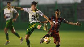 Con un triunfo agónico Con un triunfo agónico