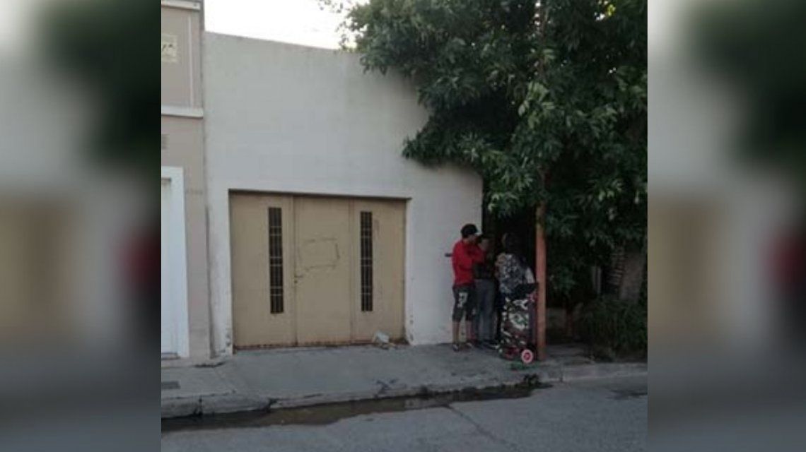 Se quejaban por el olor, llamaron a la policía y hallaron una mujer muerta en su casa Se quejaban por el olor, llamaron a la policía y hallaron una mujer muerta en su casa
