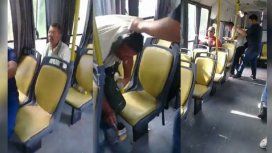 Bajaron a las piñas a un depravado que se masturbó frente a una joven en un colectivo Bajaron a las piñas a un depravado que se masturbó frente a una joven en un colectivo