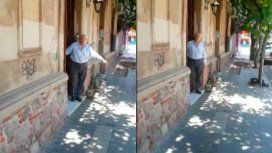 Tenía prisión domiciliaria por delitos de lesa humanidad y fue escrachado en la calle Tenía prisión domiciliaria por delitos de lesa humanidad y fue escrachado en la calle