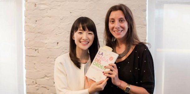 Marie Kondo con Estefanía Fryd<br>