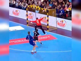 ¡imposible! la champions league de handball y una jugada que ya dio la vuelta al mundo ¡imposible! la champions league de handball y una jugada que ya dio la vuelta al mundo