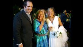 Elisa Carrió fue madrina de la boda de Lucila Lehmann y Luciano Bugallo Di Prinzio Elisa Carrió fue madrina de la boda de Lucila Lehmann y Luciano Bugallo Di Prinzio