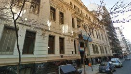 Alumnos del Carlos Pellegrini tomaron el colegio por el nombramiento de un profesor Alumnos del Carlos Pellegrini tomaron el colegio por el nombramiento de un profesor