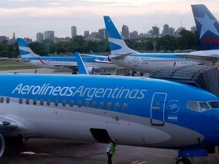 aerolineas argentinas cancelo todos sus vuelos del miercoles por el paro general aerolineas argentinas cancelo todos sus vuelos del miercoles por el paro general