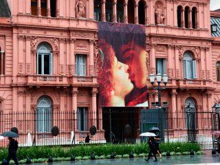 romeo y julieta en la casa rosada: polemica y la critica al amor romantico romeo y julieta en la casa rosada: polemica y la critica al amor romantico