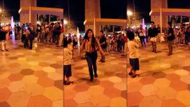 Perú: un joven se le declaró en público a una chica en San Valentín Perú: un joven se le declaró en público a una chica en San Valentín