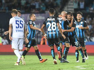 Racing festeja el triunfo ante Godoy Cruz y la vuelta a la punta de la Superliga Racing festeja el triunfo ante Godoy Cruz y la vuelta a la punta de la Superliga