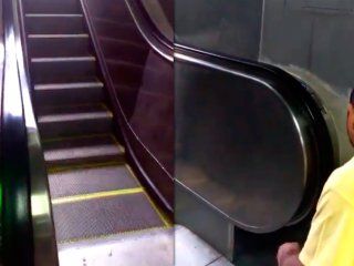 subte: cruce por un video donde activan una escalera despues de las quejas subte: cruce por un video donde activan una escalera despues de las quejas