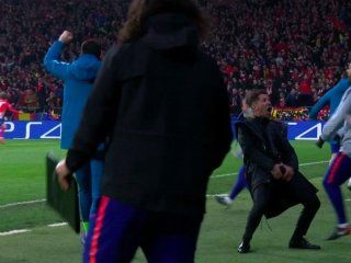 Diego Simeone celebró con un gesto a la tribuna Diego Simeone celebró con un gesto a la tribuna