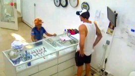 Moreno: el nene de 9 años que quiso asaltar una joyería quedará a cargo de su madre Moreno: el nene de 9 años que quiso asaltar una joyería quedará a cargo de su madre
