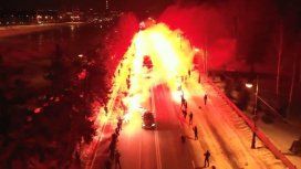 VIDEO: El impresionante pasillo de fuego de los hinchas para recibir al Zenit VIDEO: El impresionante pasillo de fuego de los hinchas para recibir al Zenit