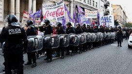 Corte en Corrientes y Callao: la policía reprimió a trabajadores de Coca Cola Corte en Corrientes y Callao: la policía reprimió a trabajadores de Coca Cola