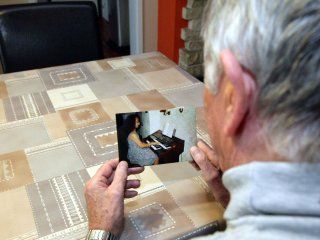 Jan siente que fue engañado por su esposa durante 19 años de matrimonio Jan siente que fue engañado por su esposa durante 19 años de matrimonio