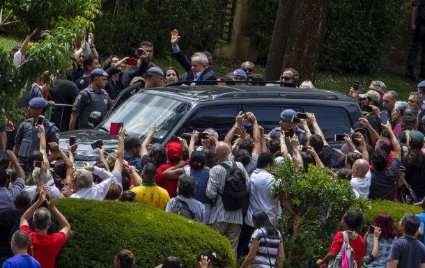 Lula Da Silva llegando al velatorio de su nieto<br>