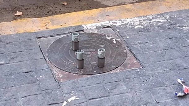 Encontraron 6 explosivos en un contenedor en Flores