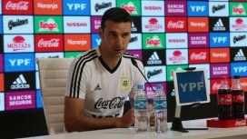 Scaloni en conferencia (Foto: @Argentina) Scaloni en conferencia (Foto: @Argentina)