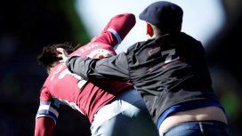 Inglaterra: un hincha atacó a Jack Grealish en medio del clásico de Birmingham Inglaterra: un hincha atacó a Jack Grealish en medio del clásico de Birmingham