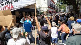 Incidentes entre la Policía y artesanos en San Telmo: al menos 17 detenidos Incidentes entre la Policía y artesanos en San Telmo: al menos 17 detenidos
