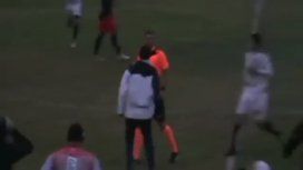 Penal y escándalo en el fútbol regional: un árbitro fue golpeado por todo un equipo Penal y escándalo en el fútbol regional: un árbitro fue golpeado por todo un equipo