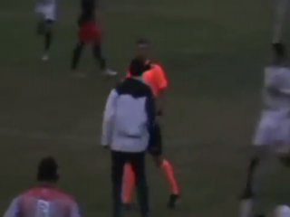 penal y escandalo en el futbol regional: un arbitro fue golpeado por todo un equipo penal y escandalo en el futbol regional: un arbitro fue golpeado por todo un equipo