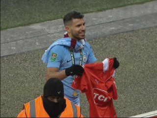 Kun Agüero festeja en el Manchester City con la camiseta de Independiente Kun Agüero festeja en el Manchester City con la camiseta de Independiente
