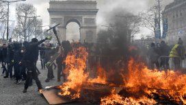 Chalecos amarillos en una de sus protestas más violentas Chalecos amarillos en una de sus protestas más violentas