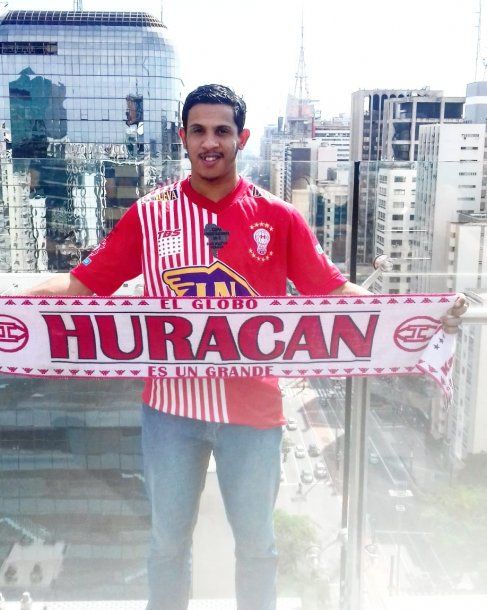 Marcos Campos viajó desde Sao Pablo hasta Buenos Aires en micro para ver a Huracán.