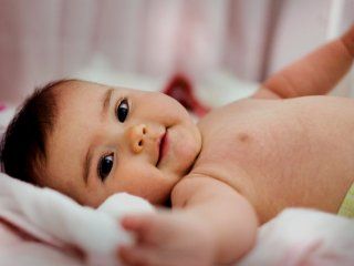 mujer con dos uteros da a luz a un bebe y a mellizos con un mes de diferencia mujer con dos uteros da a luz a un bebe y a mellizos con un mes de diferencia