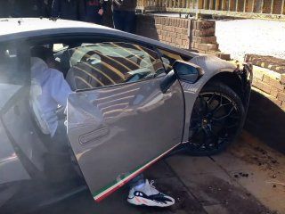 video viral: destrozo contra un arbol un lamborghini huracan performante video viral: destrozo contra un arbol un lamborghini huracan performante