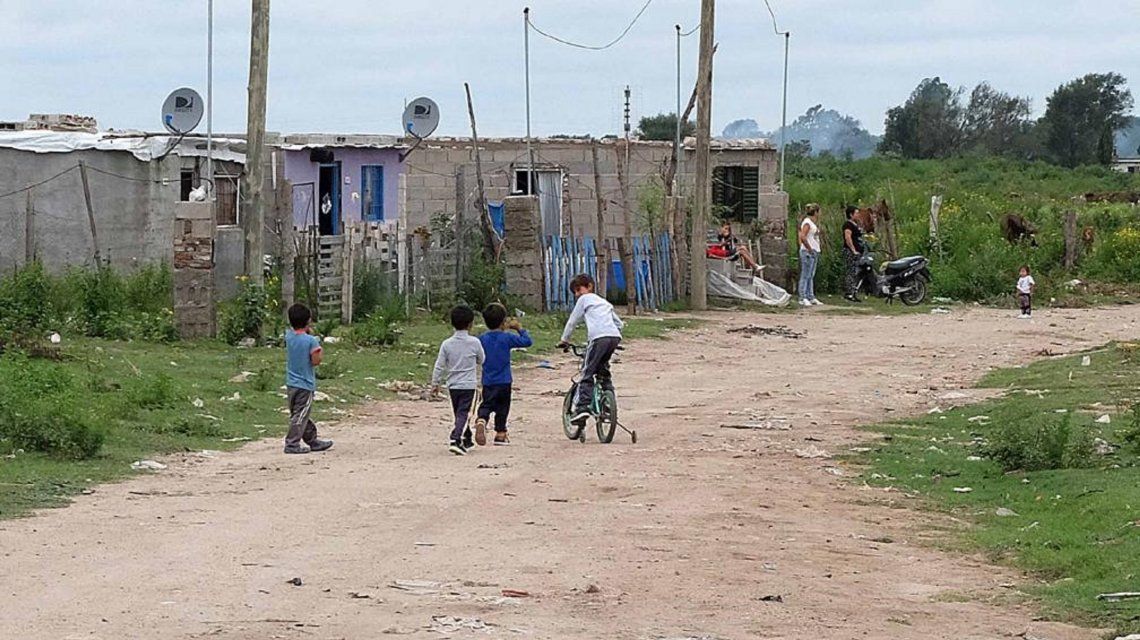 Por la pandemia, 700 mil niños y adolescentes argentinos caerán en la pobreza Por la pandemia, 700 mil niños y adolescentes argentinos caerán en la pobreza