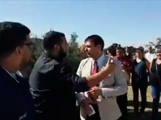 un funcionario de la pampa quiso hacer campana en un acto por malvinas y fue expulsado: respeta a los heroes un funcionario de la pampa quiso hacer campana en un acto por malvinas y fue expulsado: respeta a los heroes