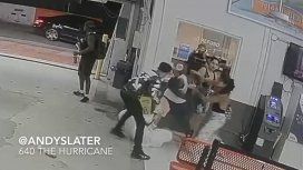 Difunden la brutal golpiza del boxeador Shakur Stevenson a un hombre en el piso Difunden la brutal golpiza del boxeador Shakur Stevenson a un hombre en el piso