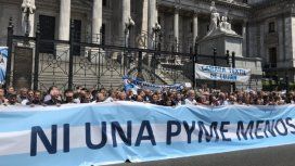 Las pymes marcharon con los sindicalistas y dicen estar en etapa de extrema gravedad Las pymes marcharon con los sindicalistas y dicen estar en etapa de extrema gravedad