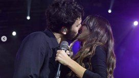Sebastián Yatra besó a Tini Stoessel en el escenario ¿y ella quiso esquivarlo? Sebastián Yatra besó a Tini Stoessel en el escenario ¿y ella quiso esquivarlo?